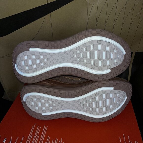 NEW Nike Vomero Plus Particle Pink Rose Gold HV8154-601 Women Size 8.5 - Picture 6 of 7